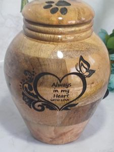 Handcrafted Mangowood Urns อนุสรณ์ไม้ที่ระลึกผู้ใหญ่เถ้าโถขยะพร้อมฝาปิดและหัวใจแกะสลักสําหรับมนุษย์และสัตว์เลี้ยง Ashes - Product Image 4