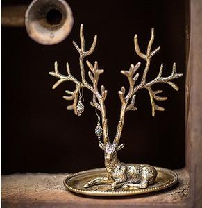 Support à bijoux en métal décoratif pour la coiffeuse de la chambre à coucher, pour garder les bijoux dégagés et faciles d'accès au quotidien - Product Image 1