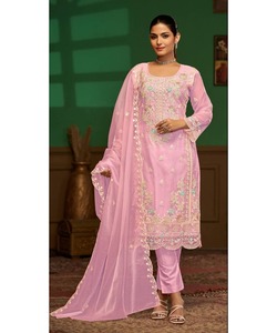 Georgette ชุดเย็บปักถักร้อยที่น่าสนใจ wotk lehenag ด้านบนที่มีสีแดง - Product Image 1