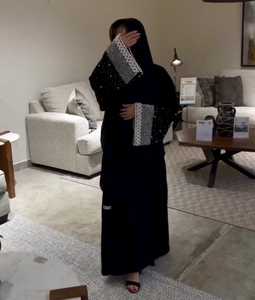 Abayas ปักด้วยมือสำหรับผู้หญิงที่สง่างามและเจียมเนื้อเจียมตัว - Product Image 1