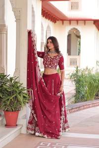 Elegante Conjunto Lehenga Choli de Seda Vichitra Color Granate, Completamente Cosido y Elástico, con Lentejuelas y Bordado de Hilo, Diseño de Alta Costura para Bodas - Product Image 5