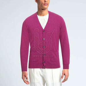 Pull cardigan pour homme tendance, coupe ajustée, tricoté, respirant, logo frontal, bouton, pour l'automne et l'hiver, fabriqué au Pakistan - Product Image 6