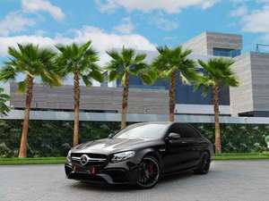 E63 S AMG V8 d'occasion 2023 Essence/Gasoline Conduite à gauche Sièges en cuir Intérieur foncé Régulateur de vitesse adaptatif Toit ouvrant panoramique - Product Image 2