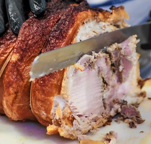 Ý porchetta nấu chín nướng trong hộp đã sẵn sàng để ăn - Product Image 1