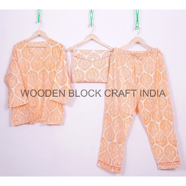 สีส้มอ่อน