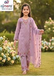 Ensemble Kurta et pantalon ethnique traditionnel brodé floral doux à manches longues pour filles Ajmera Fashion, en stock, personnalisable avec logo - Product Image 2