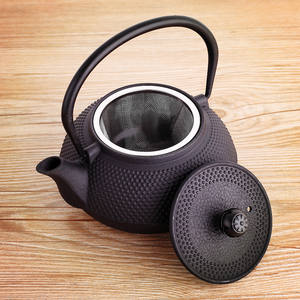 Klassische Gusseiserne Teekanne in Schwarz mit Hobnail-Muster, Edelstahlfilter und Innerer Emaille-Porzellanbeschichtung, Rostfrei, Teegeschirr, 600 ml - Product Image 3