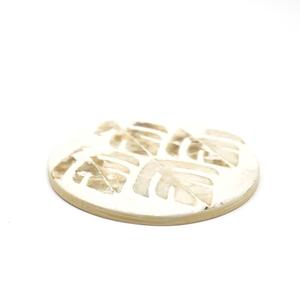 ชุดจานรองแก้วทรงกลมทำมือจากเปลือกหอยมุก ลายดอกไม้โมเสคประณีต ผิวเปลือกหอยธรรมชาติ เป็นมิตรกับสิ่งแวดล้อม - Product Image 5