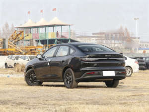 El Denza Seal 05DM-i Edición ZhiXiang 2025 (55KM Luxury) es un Vehículo Eléctrico Híbrido Enchufable (PHEV) Compacto. - Product Image 4