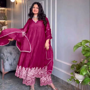 ชุดปักลายและกางเกงผ้าจีนแท้ดีไซน์เนอร์พร้อมปักลายลำดับ - Product Image 1