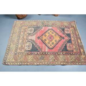 Alfombra Kilim Turca Vintage de 3.9 x 5.3 pies, Diseño Clásico de Retazos Rojo y Amarillo, Material de Lana, Base de Látex, Tejido Plano, Ecológica - Product Image 3