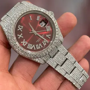 Một chiếc đồng hồ thép không gỉ hấp dẫn đáng kể với kim cương labgrown đã được thiết kế độc đáo cho nam giới Nâng cao vẻ ngoài của họ
