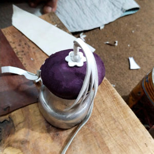 Capuche de fauconnerie traditionnelle de style arabe, en cuir artisanal, pour la chasse, capuche Qatri avec attaches en cuir - Product Image 2