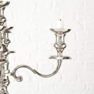 Candelabros de lujo de 5 brazos con acabado plateado Diseño de aluminio para bodas navideñas Decoración del hogar y eventos - Product Image 3