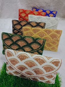 Sac à main brodé de conception culturelle avec ceinture - Product Image 3