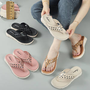 Chanclas decoradas con cadena de perlas Harvest para mujer, zapatillas gruesas, zapatos de PVC transpirables de suela gruesa suave - Product Image 3