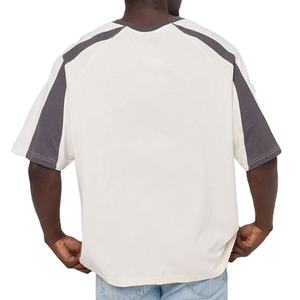 T-shirt personnalisé pour homme, coupe décontractée, col rond, style streetwear, avec empiècements sur les manches, motif uni - Product Image 5