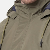 Veste coupe-vent technique en toile vert olive à capuche, imperméable, pour l'extérieur, usine OEM de Sialkot, fournisseur B2B de vêtements de pluie personnalisés en gros