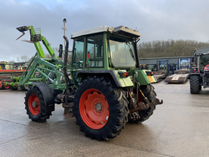 Tracteur agricole Fendt 395 GT vert 4x4 160 CV à transmission par engrenages, porte-outils, haute productivité - Product Image 6
