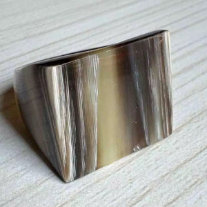 Bague en corne de buffle polie, bijoux pour fête, mariage, anniversaire, vente chaude, couleur corne naturelle - Product Image 1