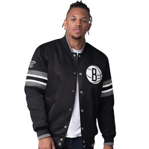 Chaqueta de baloncesto universitaria de satén personalizada, bombardero universitario de invierno con cuello levantado y bordado completo, diseño de letras a presión de seda de dos colores - Product Image 4