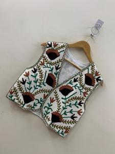 Chaleco sin mangas floral Suzani Chaleco corto floral de algodón Chaleco bordado Chaleco de verano para mujer - Product Image 3