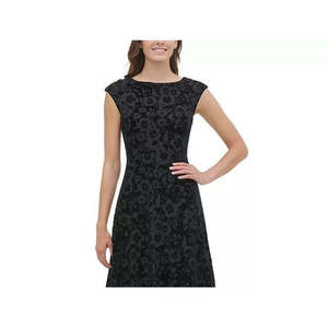 Abito Tommy Hilfiger da donna in velluto bruciato a maniche corte, modello A-Line, nero, taglia 10, con vita naturale, confortevole - Product Image 3