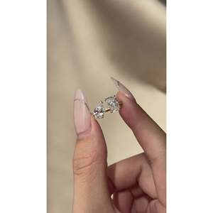 Bague manchette en or rose 14 carats avec diamant de laboratoire taille poire radiant de 2,50 carats, certifié IGI, E VVS2, pavé géométrique ouvert de diamants - Product Image 3