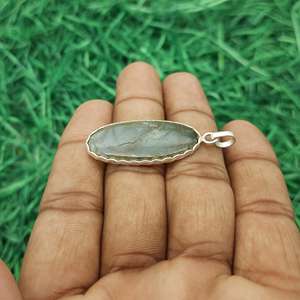 Pendentif en pierre naturelle de labradorite fait à la main en argent sterling 925 pendentif ovale au design simple cadeau pour elle bijoux fins - Product Image 6