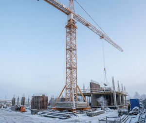 Grúa Torre Económica Modelo 7020, Altura Máxima de Elevación 120m, Carga Nominal 1.5 Toneladas, Uso en Construcción, Motor de Alto Rendimiento - Product Image 3