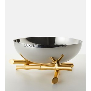 Bols de service en métal de luxe avec des détails anciens et des finitions de qualité supérieure parfaits pour les dîners sur le thème vintage. - Product Image 4