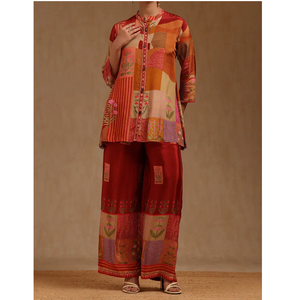 Robe de vêtements indienne et pakistanaise à imprimé patchwork rouge vif pour femme avec un design ethnique élégant - Product Image 1