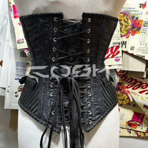 Corset noir en brocart sous-poitrine avec fermoir frontal et boucles sur les panneaux des hanches - Product Image 5