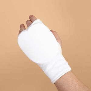 Guantes de Entrenamiento de Karate, Ligeros, de Algodón, Diseño Resistente para Práctica de Golpes y Entrenamiento de Habilidades - Product Image 1