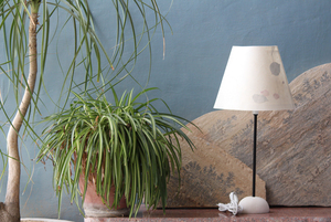 โคมไฟแบบมีขาตั้งทำจากเส้นใยปอและกลีบดอกหญ้าพร้อมท่อเหล็กดัดบางโคมไฟตั้งโต๊ะที่บังแสงสวยงาม - Product Image 3