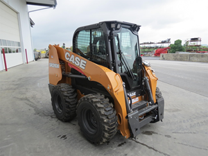 Minicargadora de servicio pesado Case SR210B, equipo de construcción compacto en stock con precio mayorista y entrega inmediata - Product Image 3