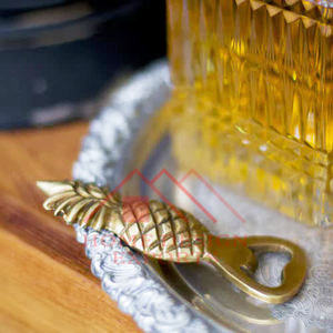 Abrebotellas en forma de piña de latón de calidad superior, abridor de botellas de latón de diseño clásico para decoración de fiestas y eventos - Product Image 2
