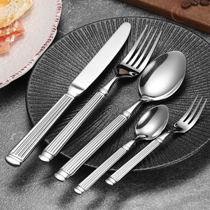 Ensemble de couverts en acier inoxydable de qualité supérieure avec cuillère, fourchette et couteau pour la maison et les fêtes |   Vaisselle Moderne Écologique pour la Table à Manger de la Cuisine - Product Image 1