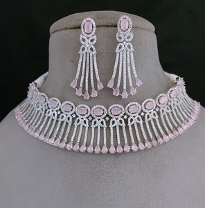 ชุดสร้อยคอเพทายประกายแวววาวคุณภาพสูงทันสมัยพร้อมต่างหูสำหรับงานแต่งงานงานหมั้นชุดสำหรับผู้หญิง - Product Image 2