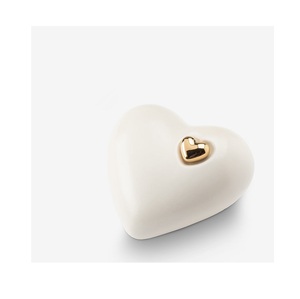 Esta elegante urna funeraria presenta una forma artesanal refinada creada para honrar las cenizas queridas con una belleza de tributo duradero. - Product Image 1