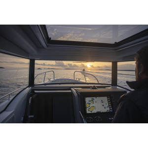 Barco Nimbus Commuter 11 (C11) X-Edition Premium - 12.4m de eslora, 3.46m de ancho, motor de gasolina intraborda, 2 camarotes, 4 camas, estilo profesional - Product Image 5