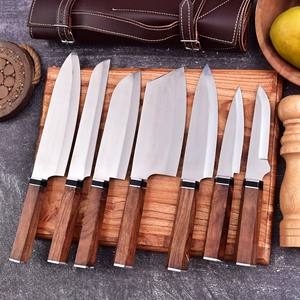 Juego de cuchillos de chef profesionales hechos a mano de acero inoxidable con hoja de Damasco y mango de madera, juego de chef con mango de madera y hoja grabada. - Product Image 4