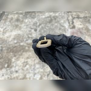 จี้เพชรโมอิสสีทองเข้ม10K มีสไตล์ CP003 VVS2 10K M เครื่องประดับงานปาร์ตี้ที่งดงามเหมาะกับชายและหญิง - Product Image 4