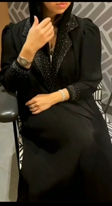 Abaya de satén pequeño elegante de lujo personalizado al por mayor para mujer, ropa islámica con mangas con volantes, inspirada en Dubái, seda turca - Product Image 3