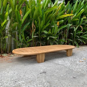 Tumbona hecha de madera maciza de teca con marco de color natural e incluye cojín a prueba de Sol para uso en exteriores - Product Image 3