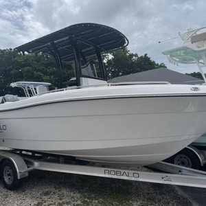 OFERTA DE VENTAS ASEQUIBLE Usado 2025 Robalo R222 - Product Image 2