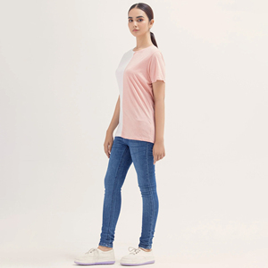 Vente en gros de t-shirts d'été décontractés à manches courtes pour femmes avec imprimé de lettres à la mode, parfaits pour un usage quotidien et street style - Product Image 5