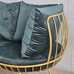 Sofá contemporáneo SFB68056 con estructura de hierro dorado y cojines color verde azulado - Product Image 4