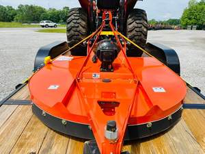 Tracteur agricole 4x4 à transmission par engrenages, 233 CV, haute productivité - Product Image 2