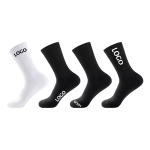Fabricant vente en gros logo personnalisé équipage chaussettes noires 100% chaussettes en bambou pour hommes femmes chaussettes unisexes OEM chaussettes de sport - Product Image 1